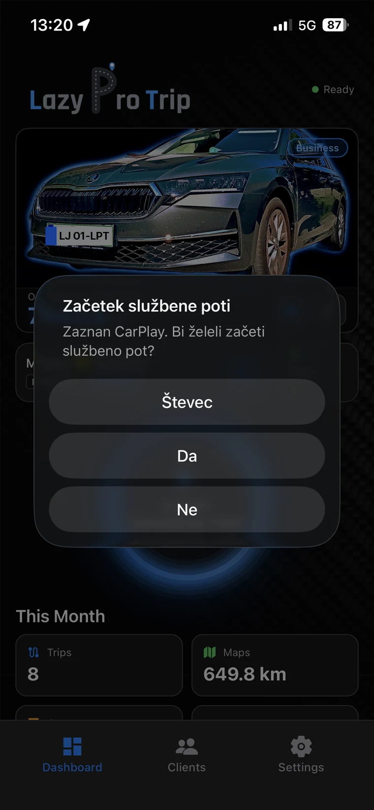 Vprašanje »Zaznan CarPlay. Bi želeli začeti službeno pot?«