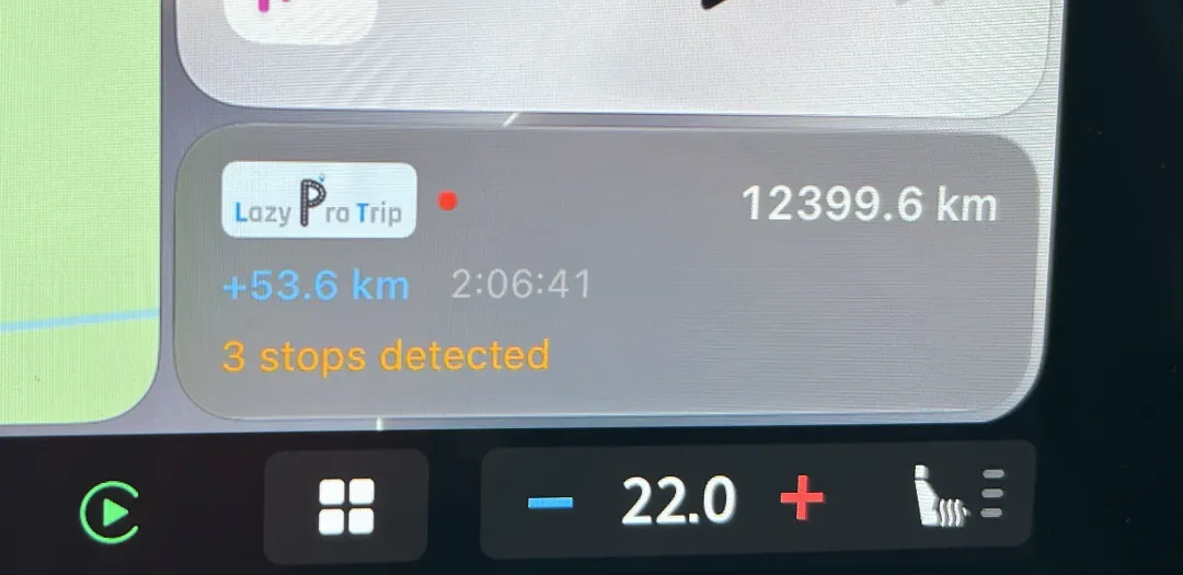 Car display running CarPlay with the Lazy Pro Trip trip in progress